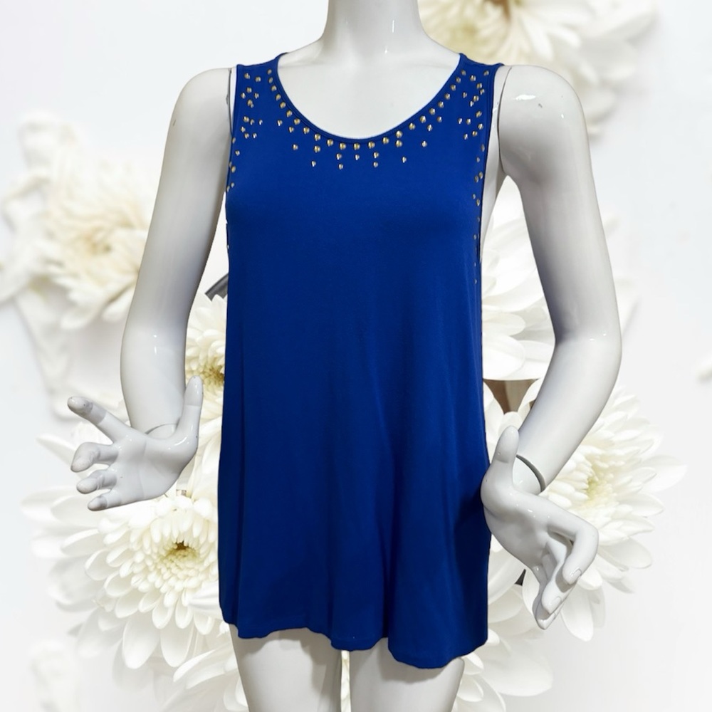 Vince Camuto top size M